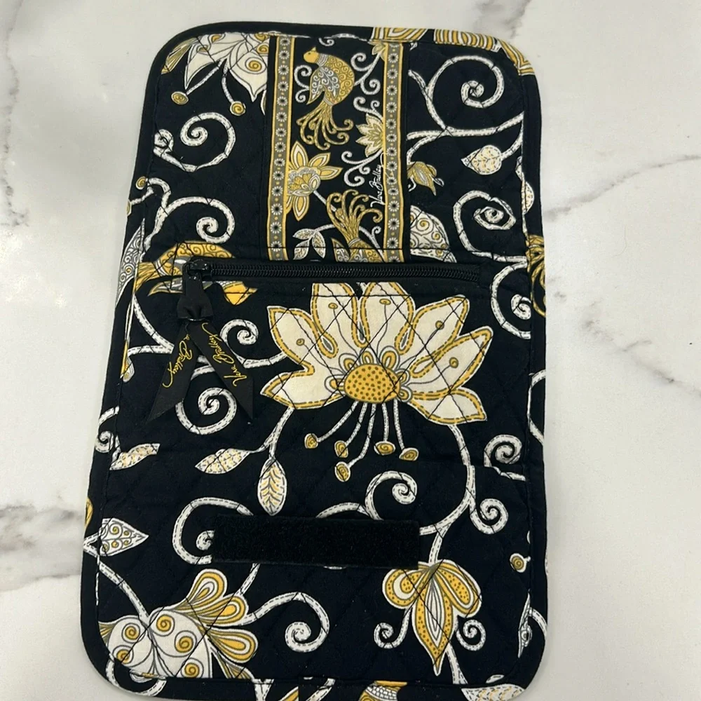 Vera Bradley Tri-Fold Wallet in Retired Yellow Bird Pattern.‎ - Picture 5 of 10